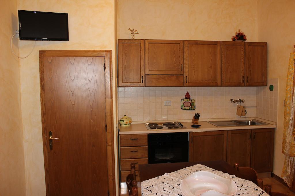 Il Vecchio Cipresso Apartment Сан Джиминяно Стая снимка